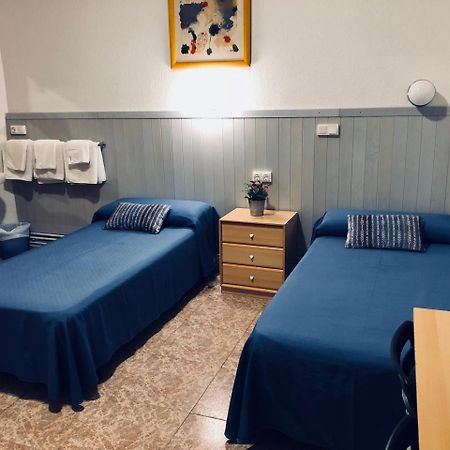 Hostal Carlos III El Prat de Llobregat Extérieur photo