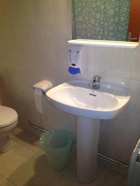 Hostal Carlos III El Prat de Llobregat Extérieur photo